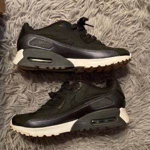 Black Nike Air max’s